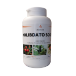 Envase de Molibdato Sódico, fuente concentrada de molibdeno para la fijación de nitrógeno en cultivos. Contribuye al crecimiento y resistencia de las plantas.
